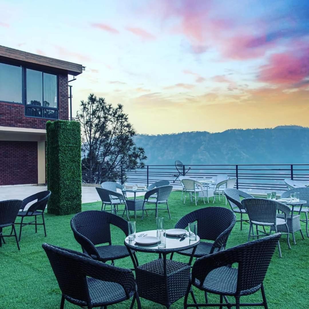 Host Jatin Mountain Crest Kasauli 7Oi827O7O3 Apartment Bagian luar foto